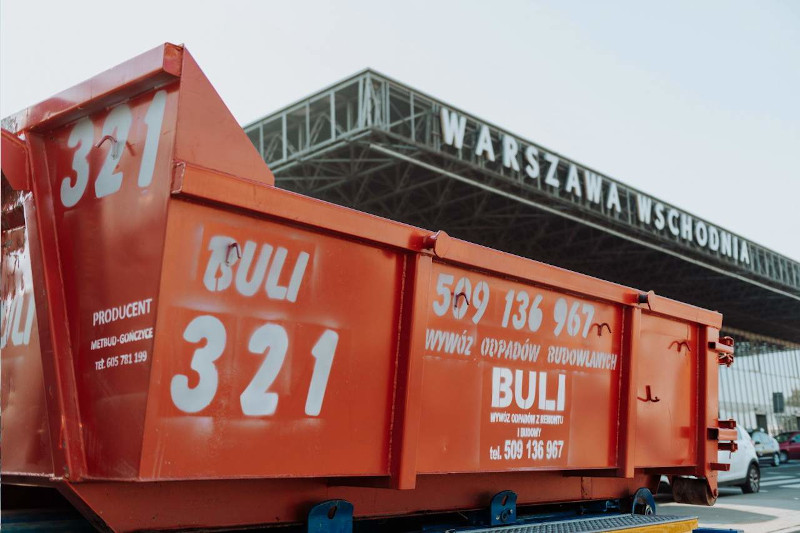 Dlaczego warto zamówić kontener na gruz Warszawa i okolice